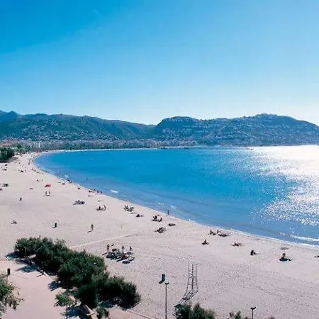 Con Terraza Cerca Del Mar