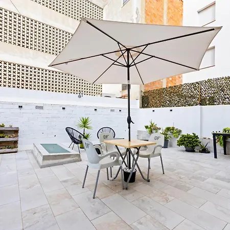 Apartamento Con Terraza Cerca Del Mar *