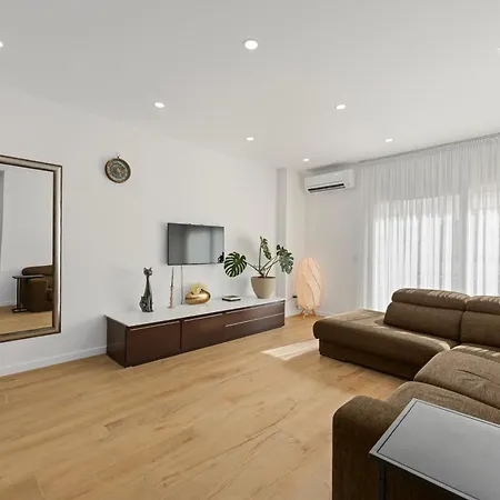 Apartamento Con Terraza Cerca Del Mar